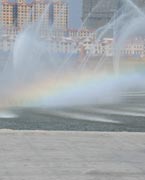 晉陽湖噴泉
　　晉陽湖公園是城市綜合型生態(tài)濱水公園，其景觀工程分為10大區(qū)域，有生態(tài)自然游覽區(qū)、僑鄉(xiāng)文化廣場區(qū)、古厝文化體驗區(qū)、濕地生態(tài)科普區(qū)、城市文化廣場區(qū)、生態(tài)島休閑區(qū)、山林沙地游玩區(qū)和水上活動區(qū)。 